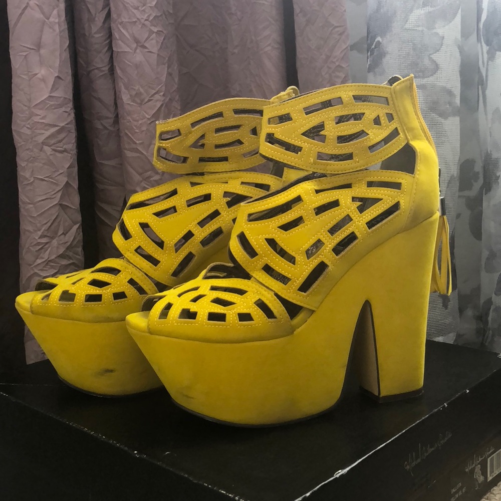 Michael Antonio Yellow Wedge Heel Size 8